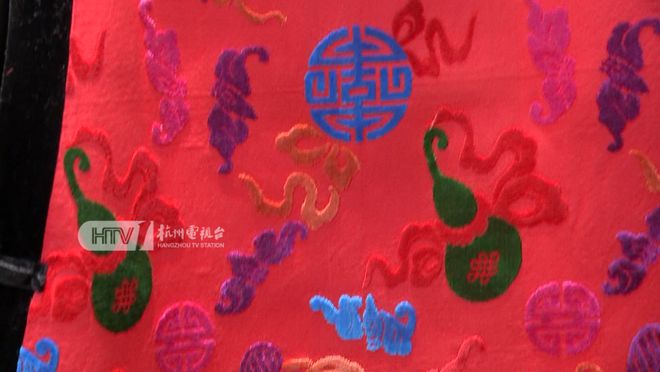 时做好老板直呼：缝纫机都“踩冒烟”了！尊龙凯时app春节爆单！顾客天天来催何(图2)